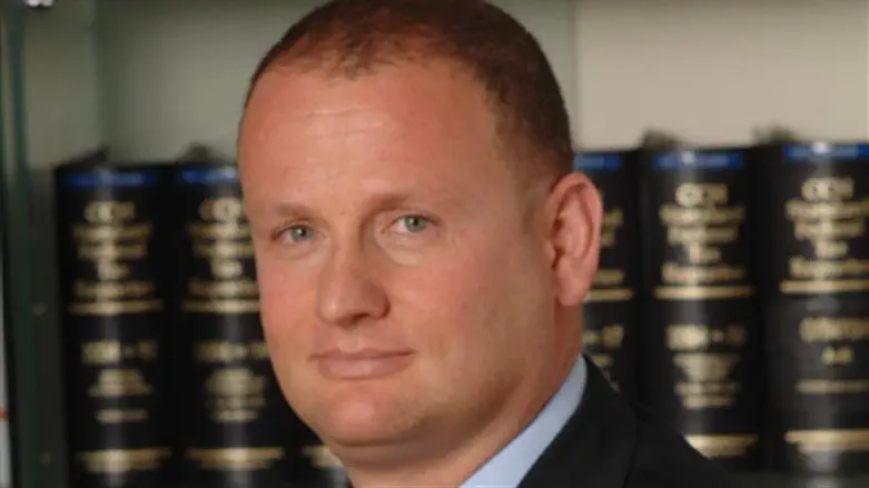 פורש. הראל לוקר