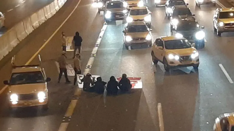 ניסיון חסימה של כביש 4  