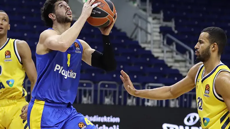 אנג'לו קלויארו מול אלבה ברלין