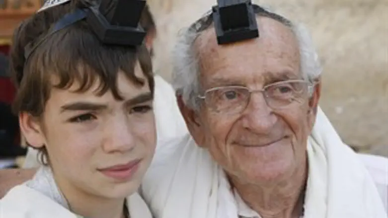 קשרי סבא ונכד.