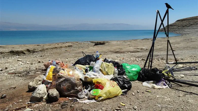 אשפה בים המלח 