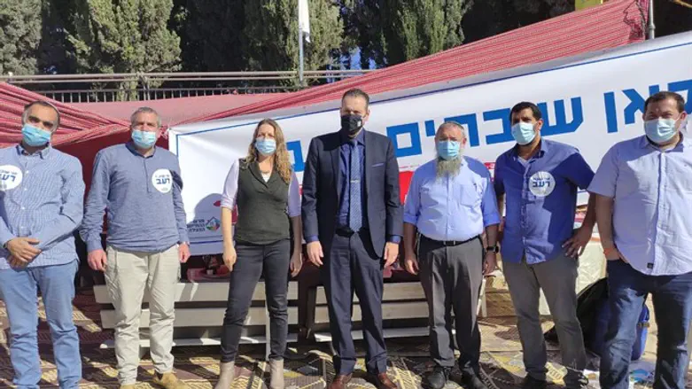 מיקי זוהר במאהל