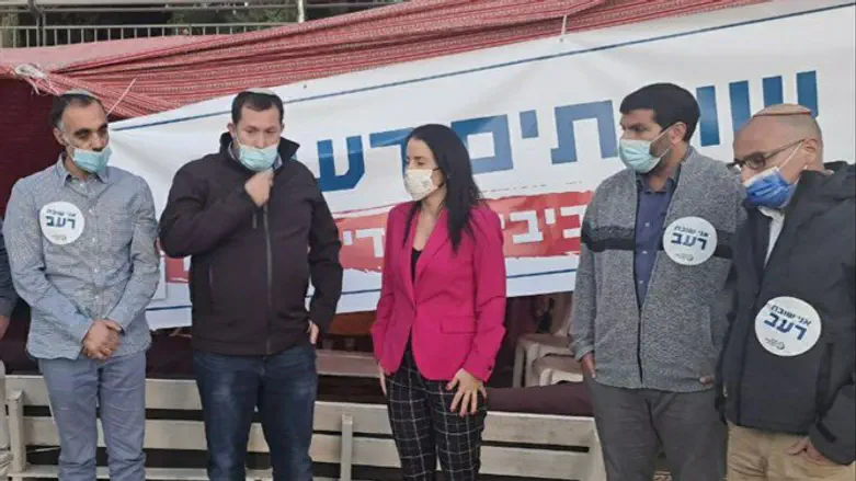 הילה שי וזאן במאהל המחאה