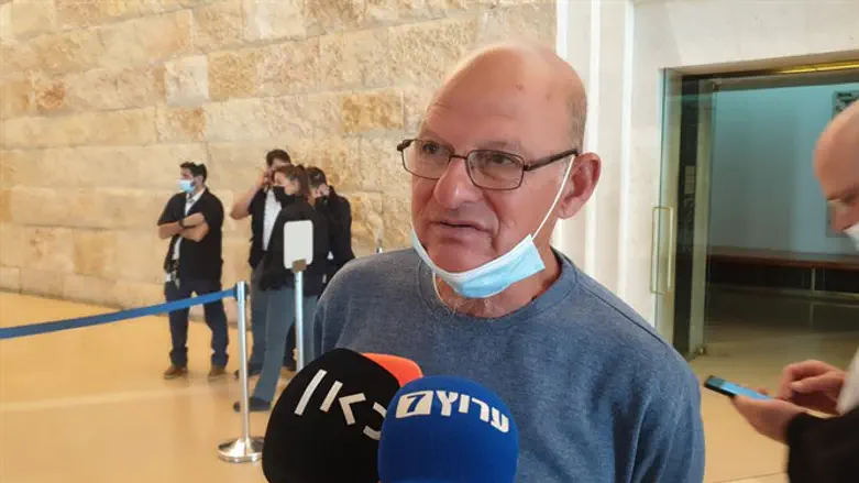 יוכל להישאר בבלפור. אמיר השכל