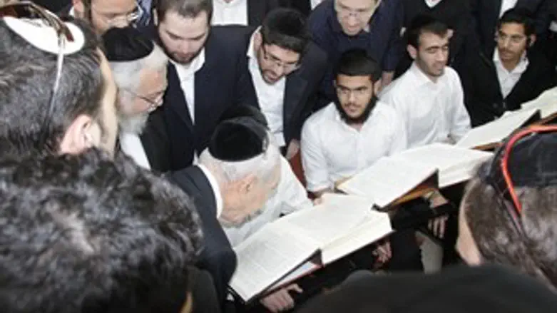 פרס בישיבת נר ישראל. היום