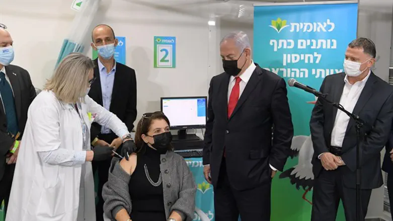 נתניהו עם המתחסנת