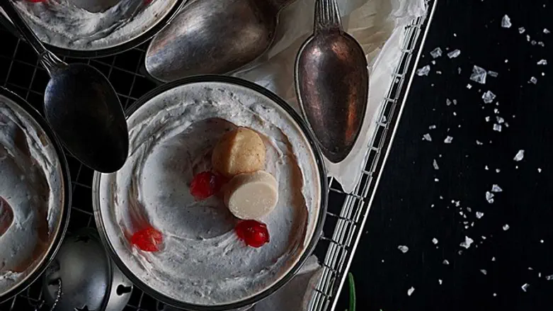 מוס מקדמיה ושוקולד לבן