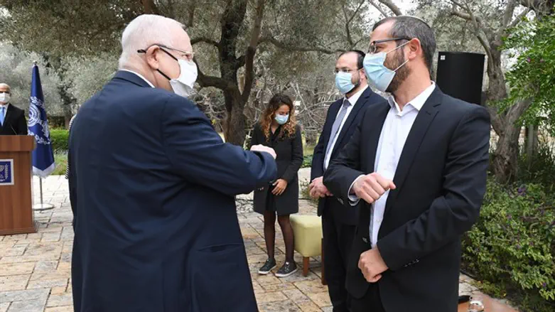 ריבלין עם ישראל גנץ ויצחק רביץ