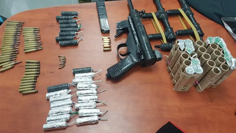 אמצעי לחימה שנתפסו בכפרים בגזרת עציון
