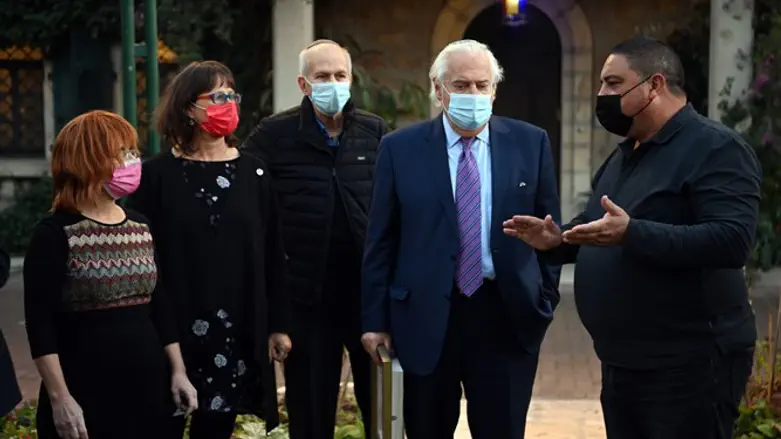 פרידמן נפגש עם משפחות שכולות