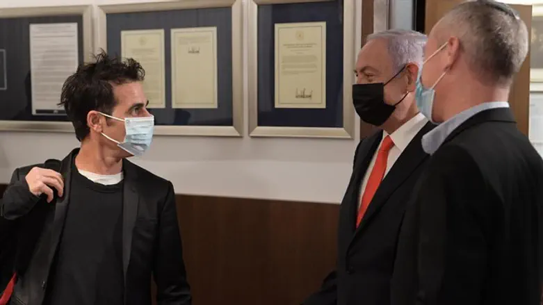 אביב גפן עם נתניהו וחילי טרופר