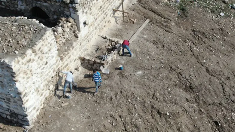 הפלישה למבנה