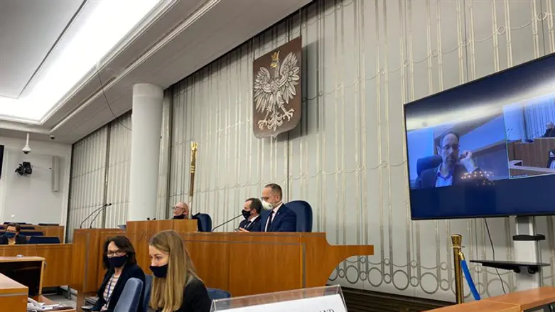 פרופ' רן בליצר מדבר בפני חברי הפרלמנט הפולני