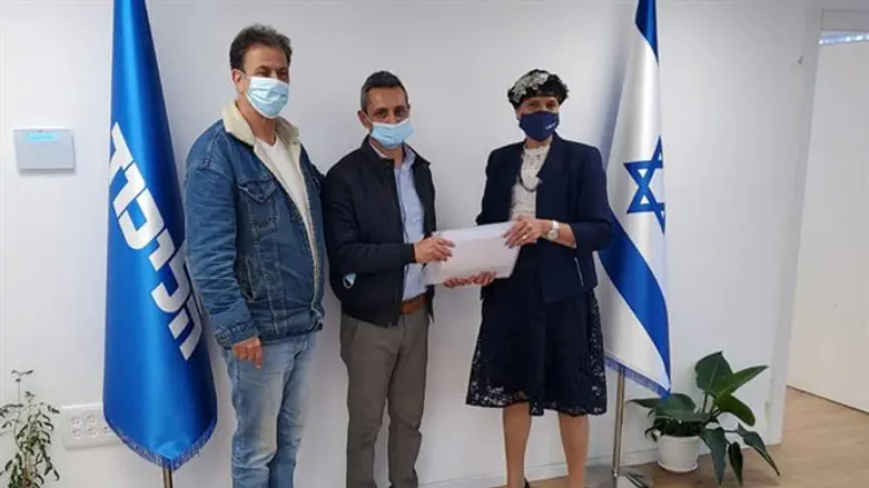 שולי מועלם ויעקב שטרית עם מנכ"ל הליכוד צורי סיסו