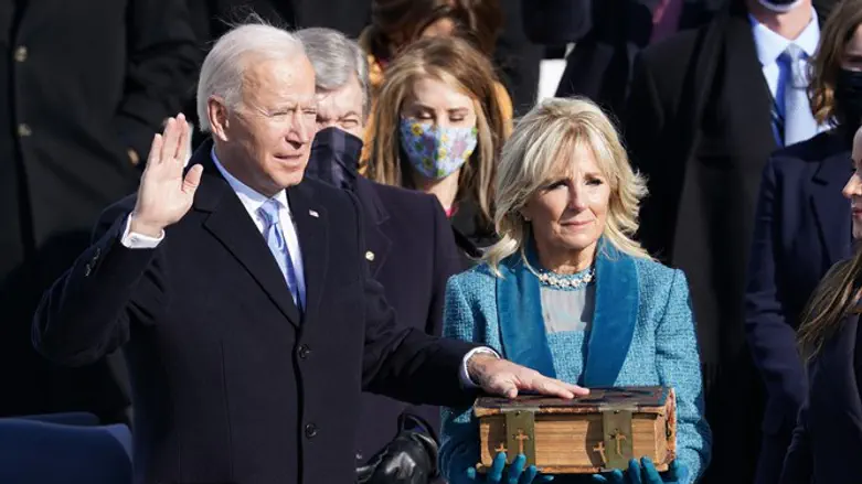 ג'יל ביידן (מימין)