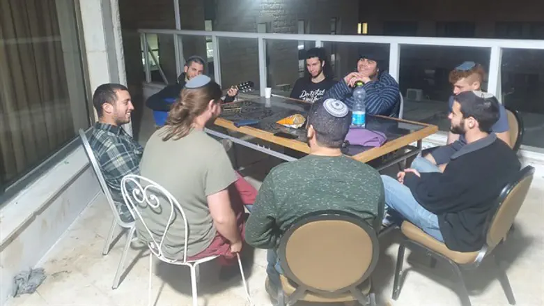 חוזרים להיות ביחד