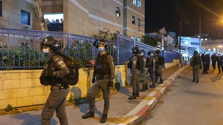 Силы полиции в Бней-Браке. Иллюстрация
