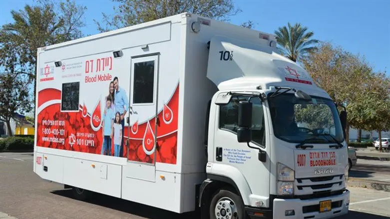 ניידת התרמת דם של מד"א. ארכיון