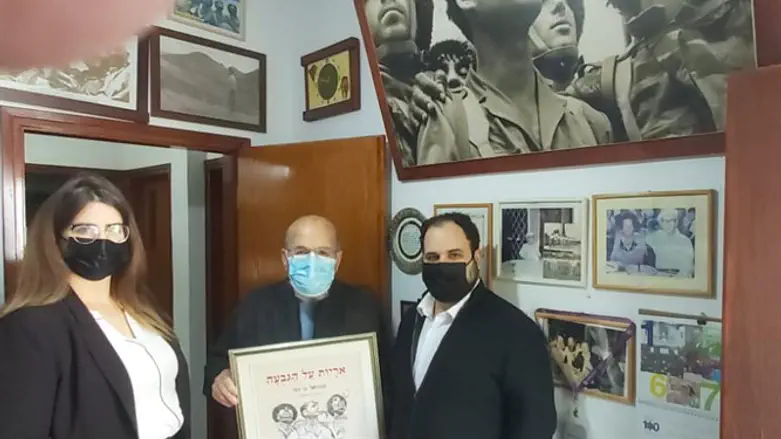 כרסנטי ועורכי דינו