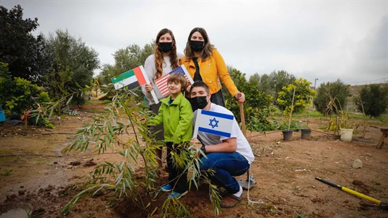 Straussman children planting a willow tree in Israel