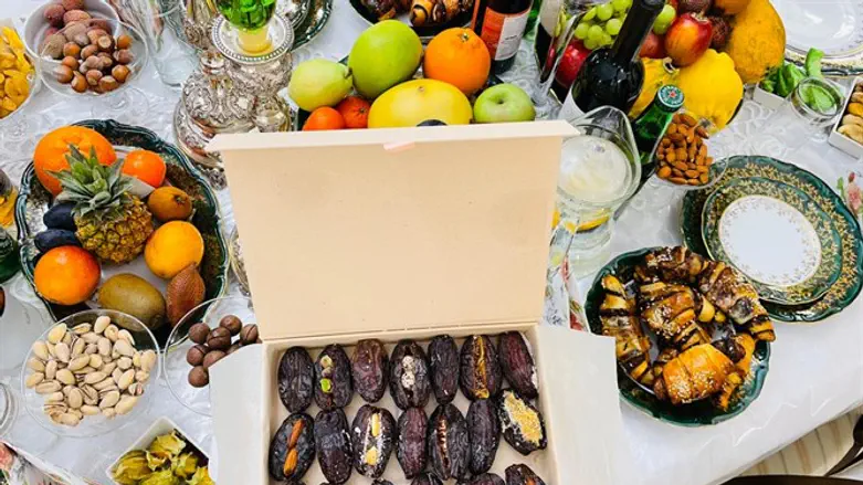 שולחן השבתי בדירתנו, יום רביעי בלילה