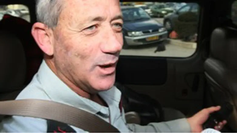 יחזור לשכם? גנץ