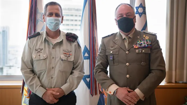 כוכבי עם הגנרל סטפנו דל קול