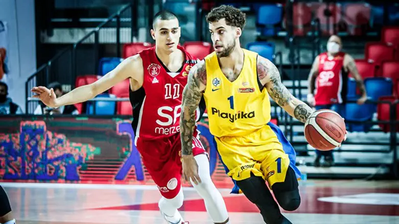 סקוטי ווילבקין עובר את ים מדר