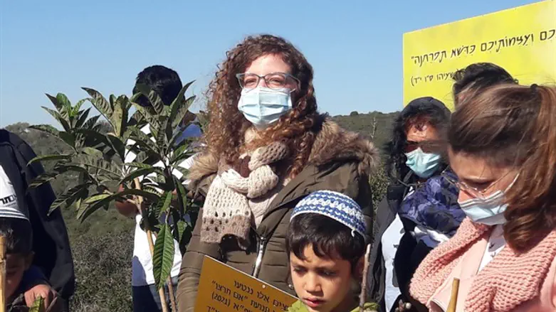 נוטעים עצים לזכר של אסתר הורגן