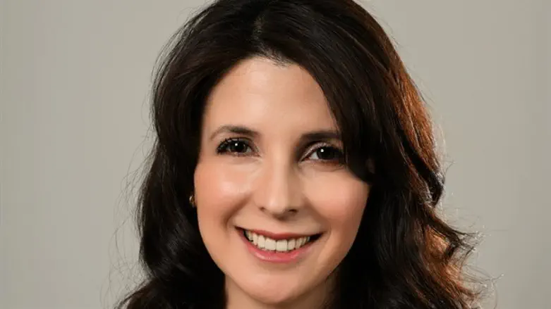 ד"ר לניהול, פעילה בשדה המסורתי