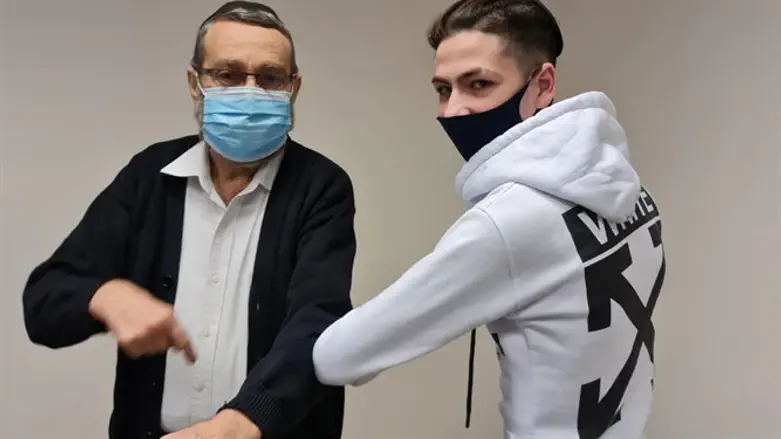 גפני עם הנער